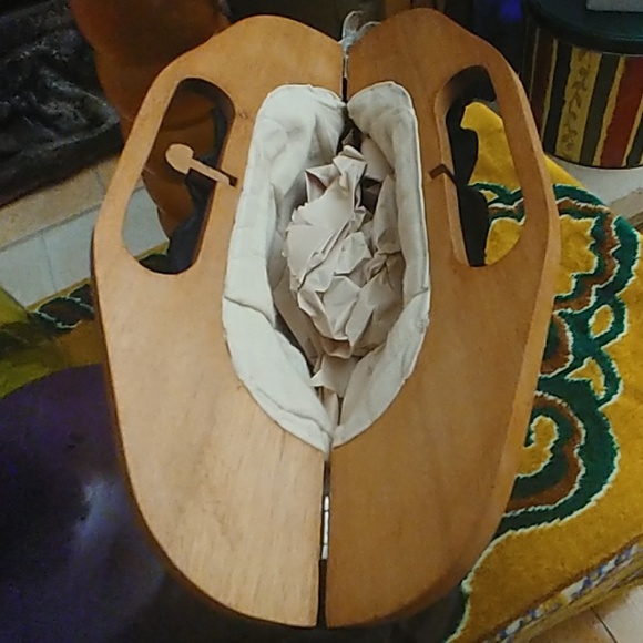 VINTAGE EMBROIDERY PURSE - Picture 3 of 5